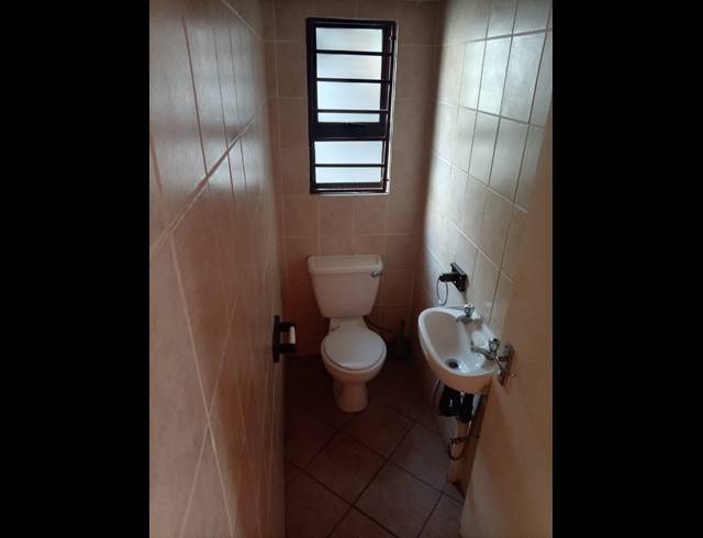 6 BEDROOM HOUSE FOR SALE IN COSMO CITY